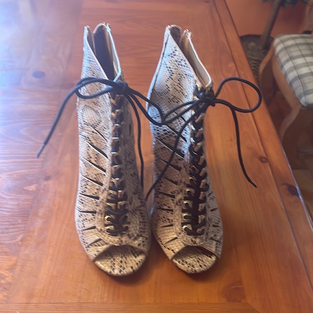 Ana Michelle heel. Slightly worn. Size 9.
